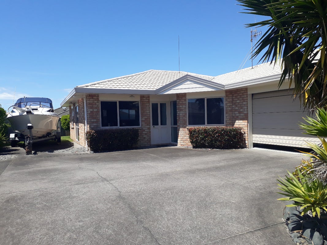 43 Summerland Crescent, Papamoa Beach, Papamoa - Carousel 1