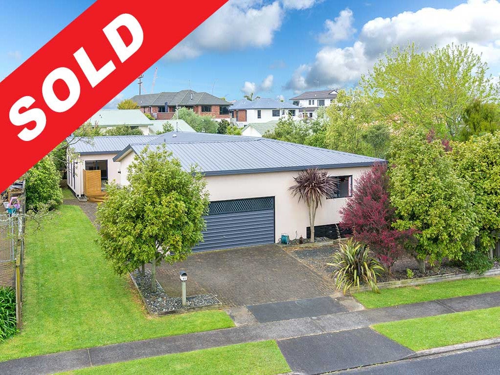 11 Moreland Avenue, Pukete, Hamilton - Carousel 1