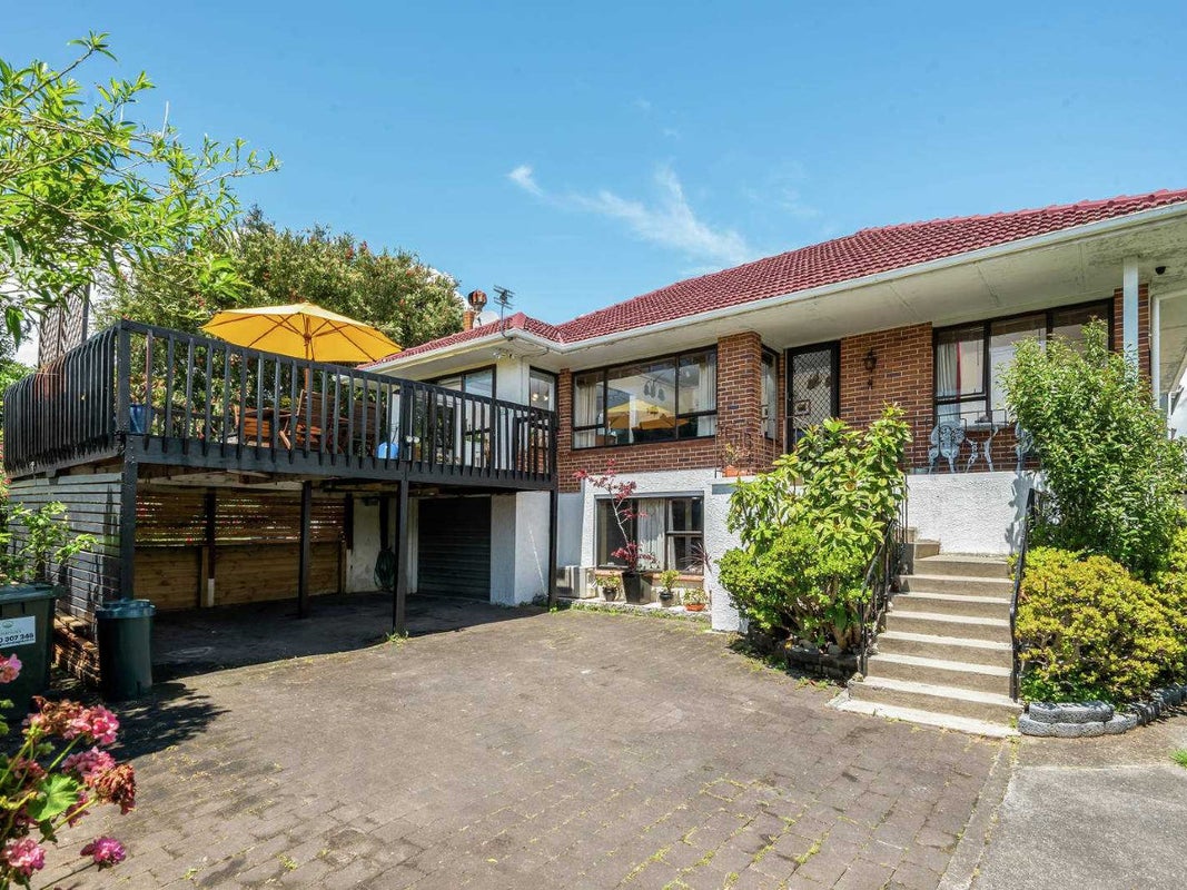 2/8 Benygloe Place, Highland Park, Auckland - Carousel 1