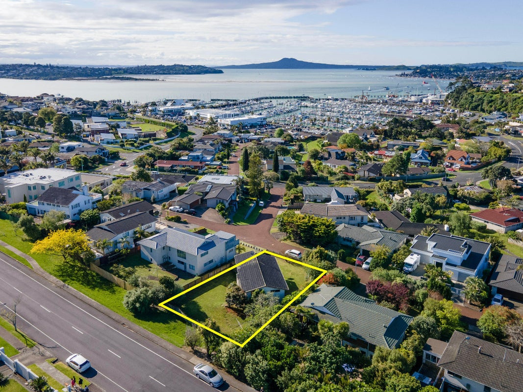 19 Endymion Place, Half Moon Bay, Auckland - Carousel 1