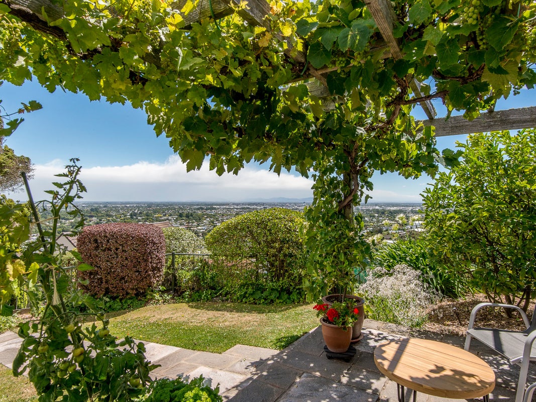 1 Trecastle Lane, Huntsbury, Christchurch - Carousel 1