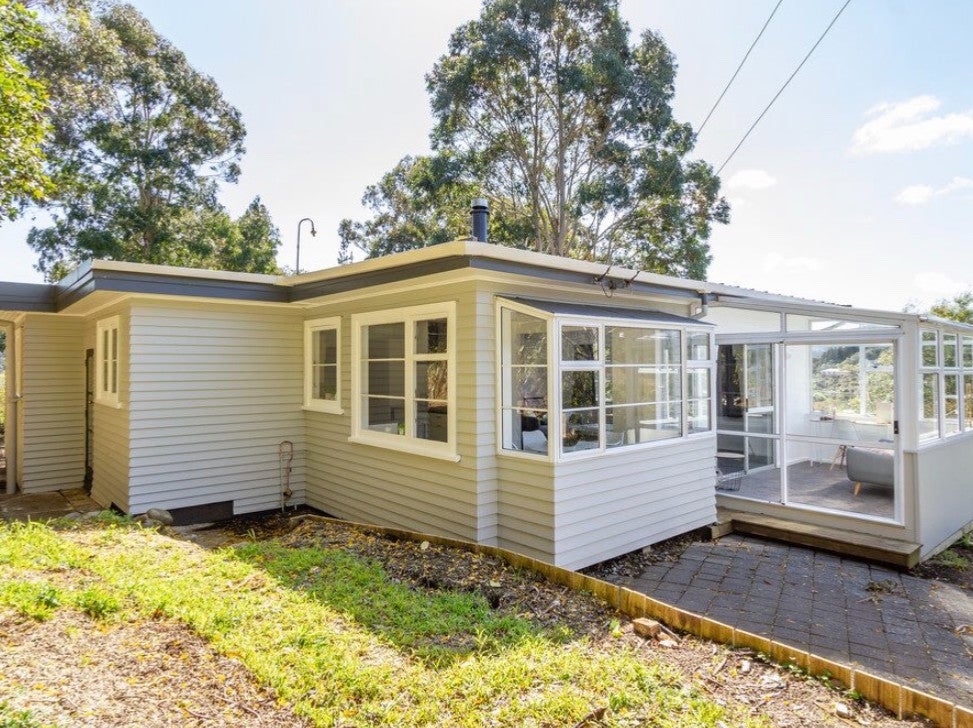 33 KOPARA GR, Stokes Valley, Lower Hutt - Carousel 1
