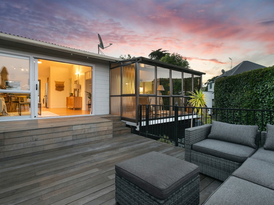 1/0 Gladstone Road, Northcote, Auckland - Carousel 1