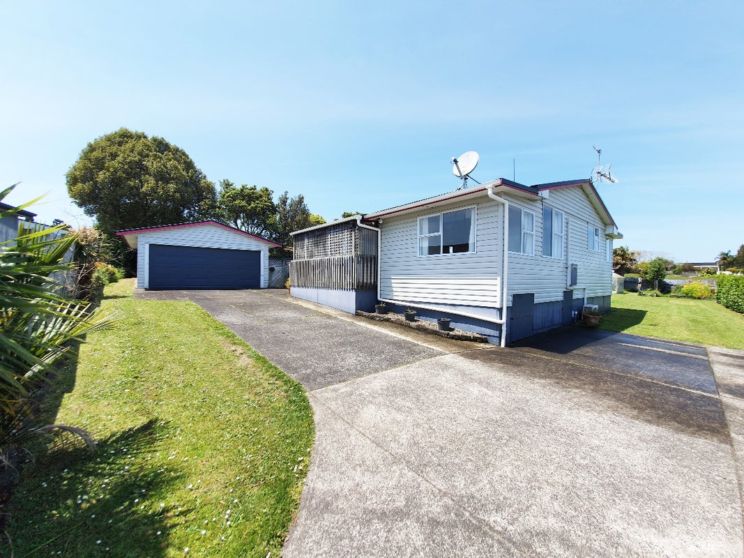 24 Beach Road, Waiuku - Carousel 1