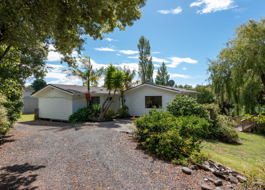 48 Shelly Bay Road, Beachlands, Auckland - Carousel 1