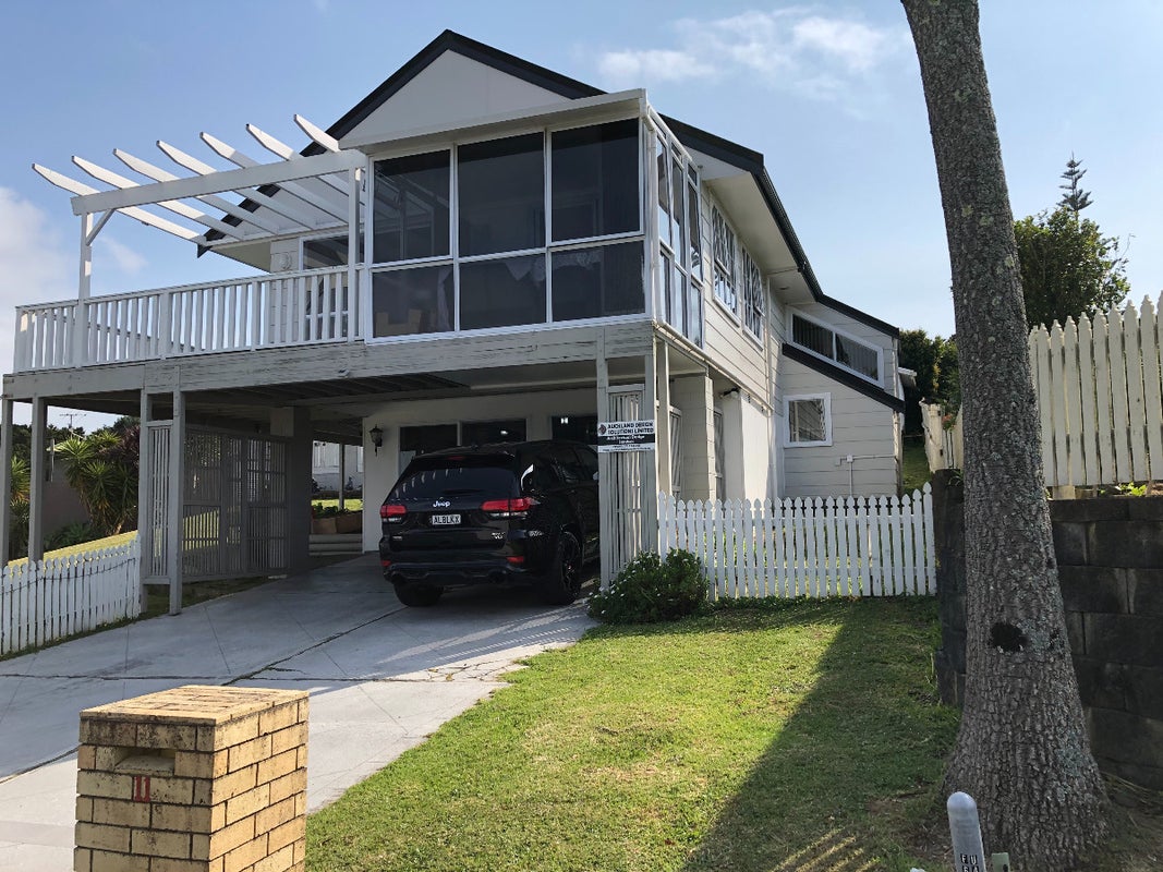 11 Kingsclere Place, Goodwood Heights, Auckland - Carousel 1