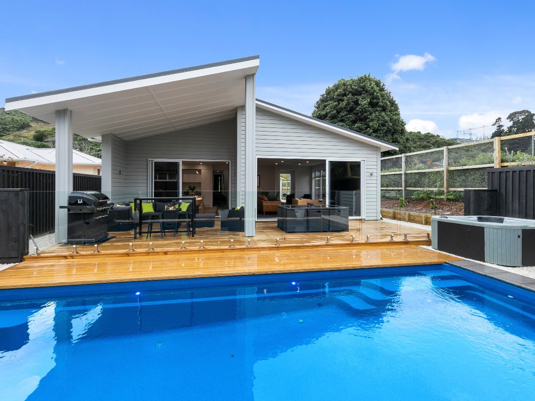 30 Golf Road, Manor Park, Lower Hutt - Carousel 1