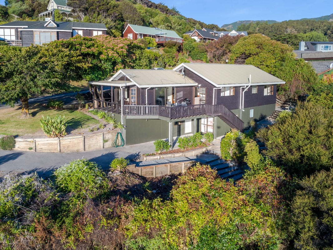 6 Settlers Hill, Akaroa, Akaroa - Carousel 1