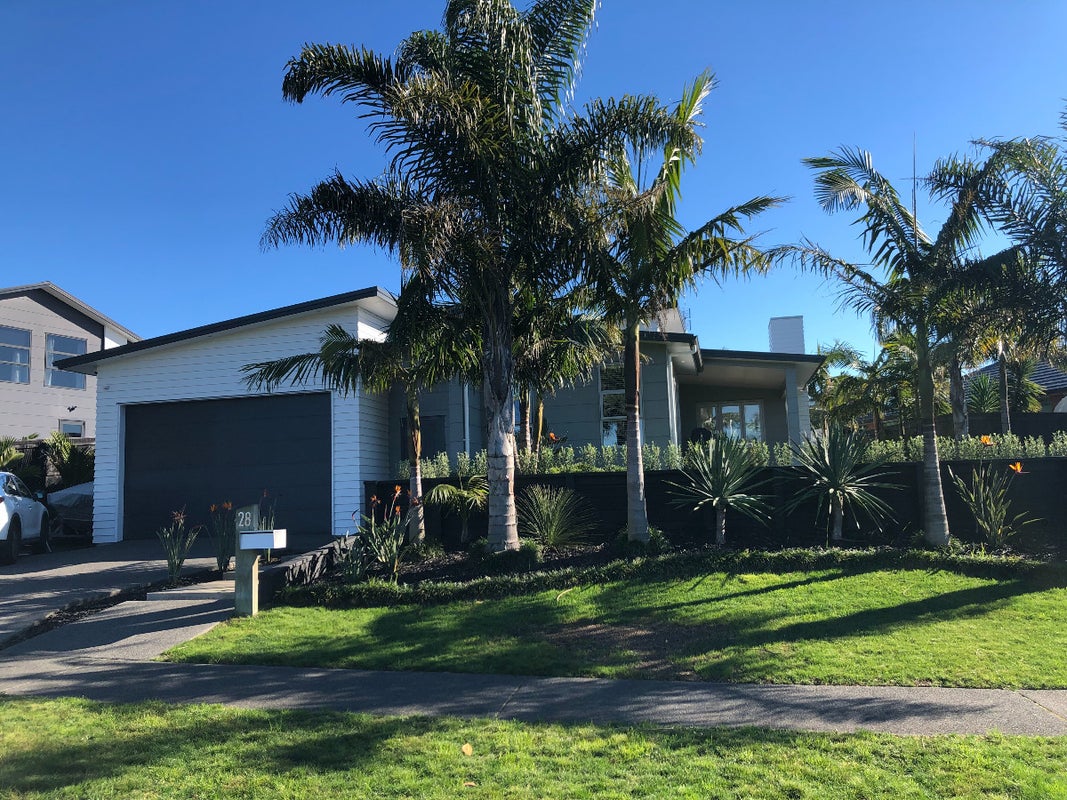 28 Weatherly Drive, Beachlands, Auckland - Carousel 1