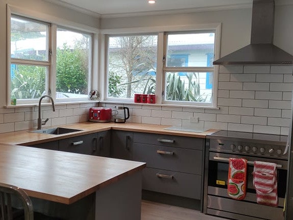 9 Cedar Street, Maungaraki, Lower Hutt - Carousel 1
