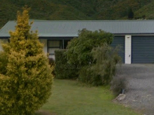9 Beach Road, Waikawa, Picton - Carousel 1