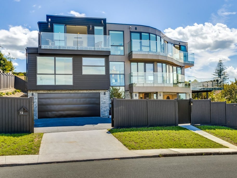 12 Beacon Avenue, Campbells Bay, Auckland - Carousel 1