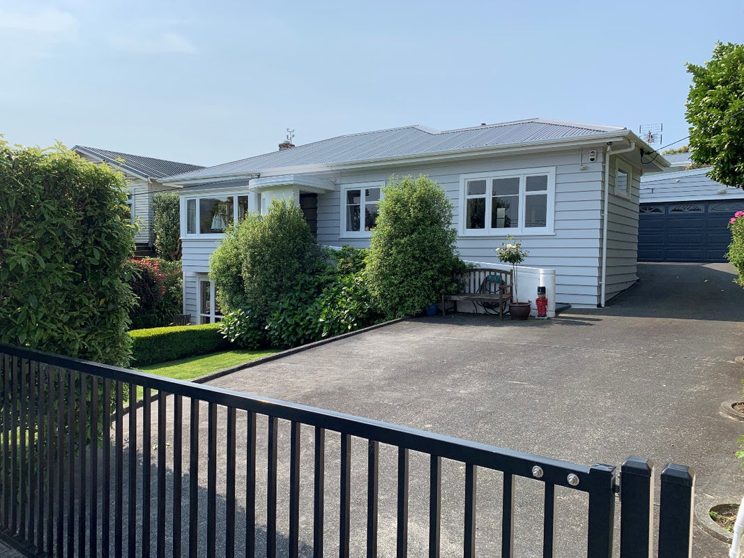 8 Gowrie Street, Brooklyn, Wellington - Carousel 1