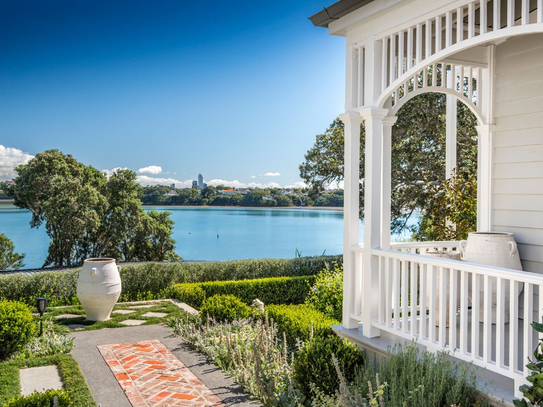 10 First Avenue, Stanley Point, Auckland - Carousel 1