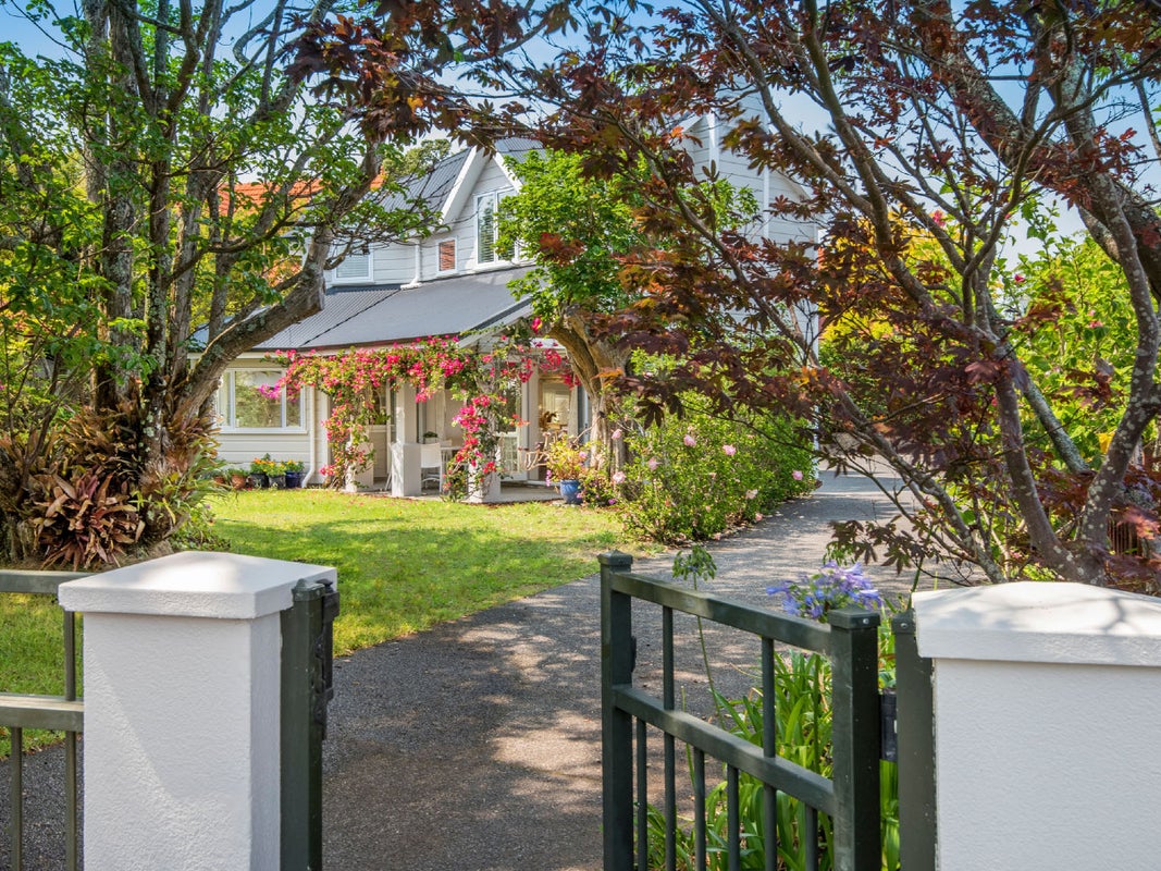 29A Stanley Point Road, Stanley Point, Auckland - Carousel 1