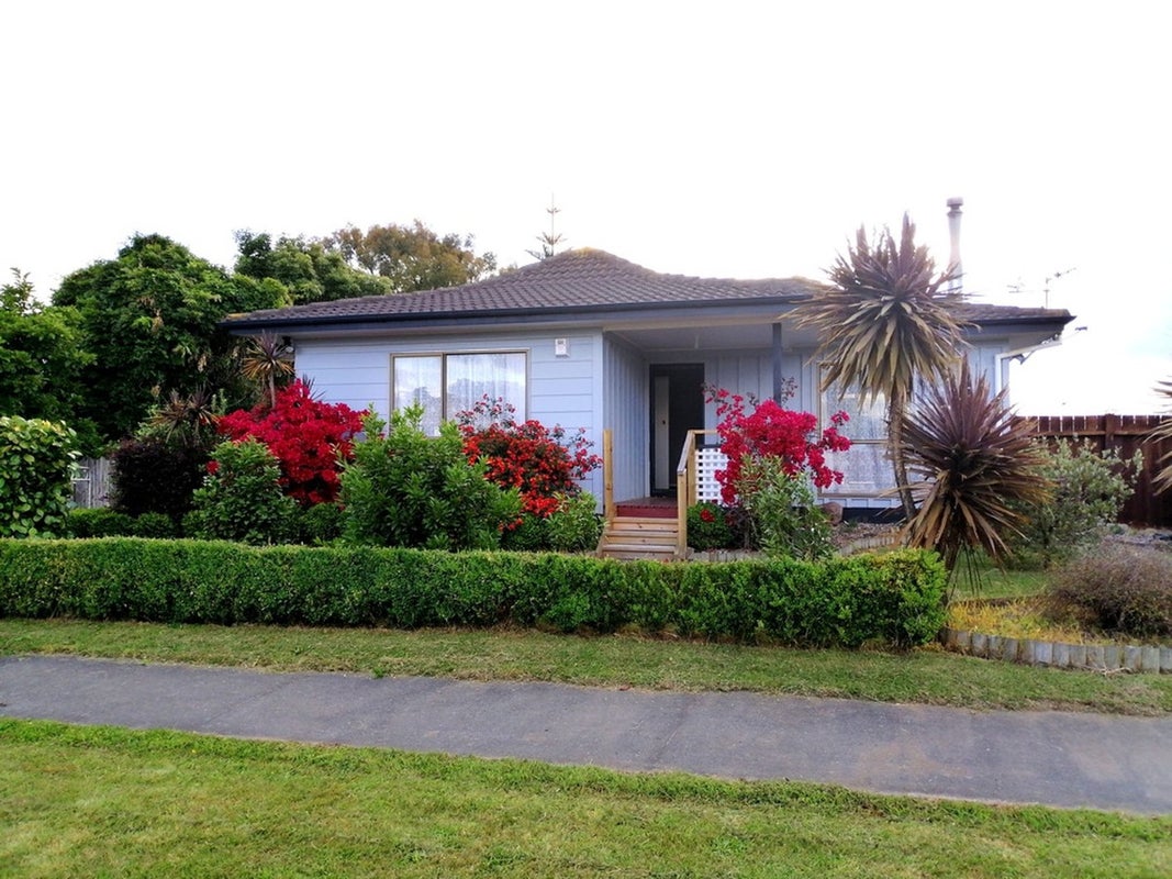 8 Colonial Place, Kelvin Grove, Palmerston North - Carousel 1
