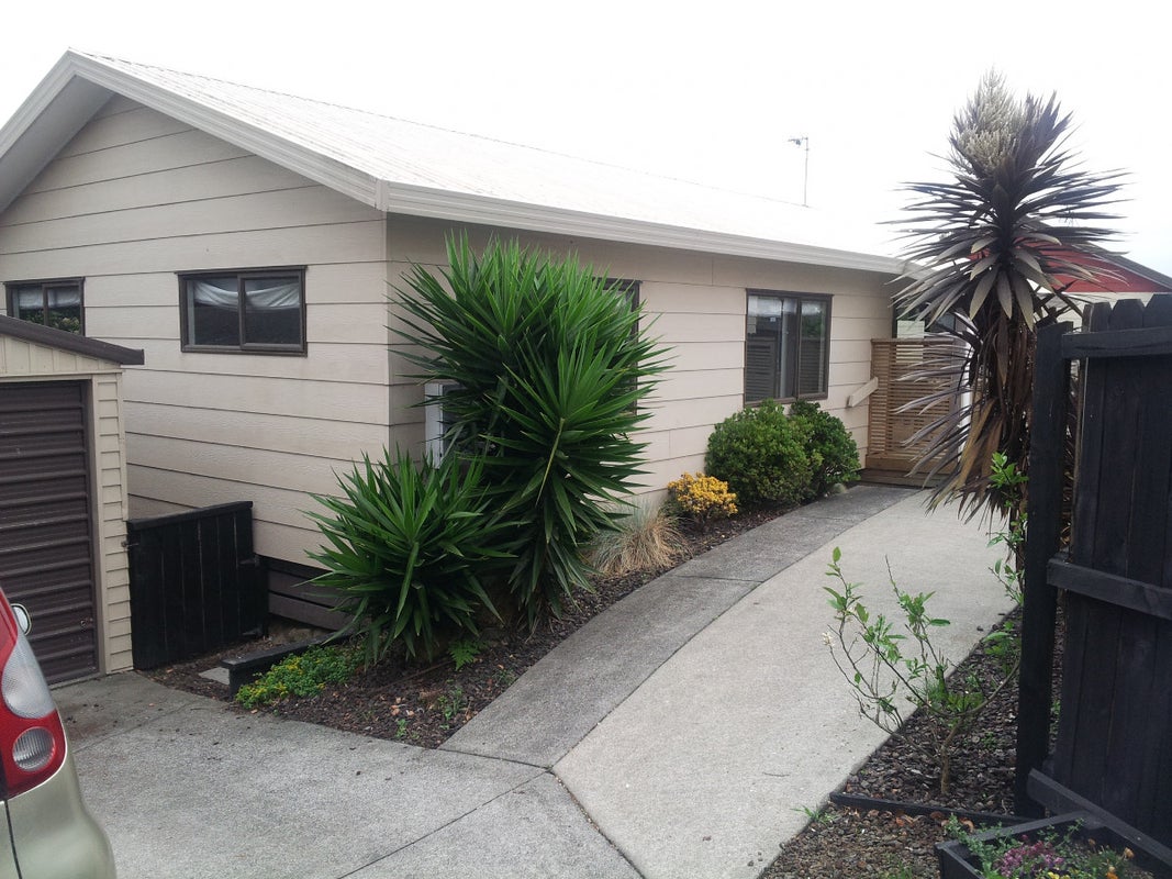 2/10 Kirklow Place, Goodwood Heights, Auckland - Carousel 1