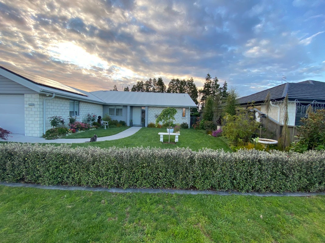 33 Goodwin Crescent, Pyes Pa, Tauranga - Carousel 1