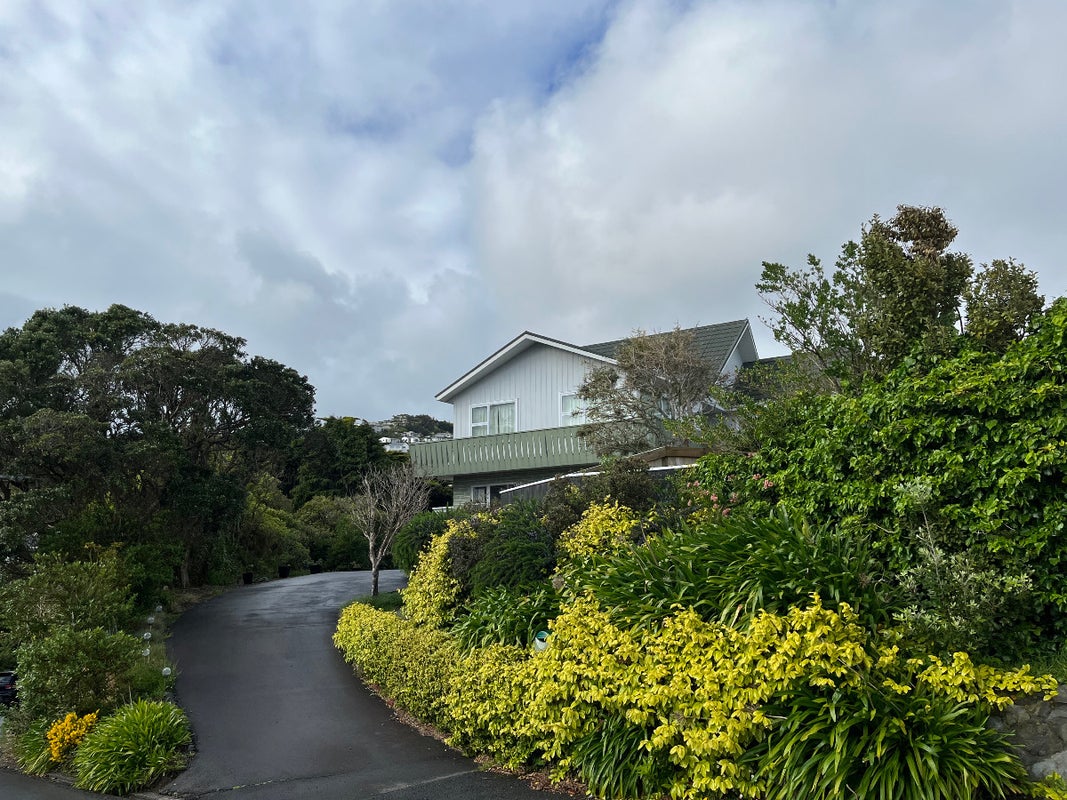 1 Glen Alton Avenue, Paparangi, Wellington - Carousel 1