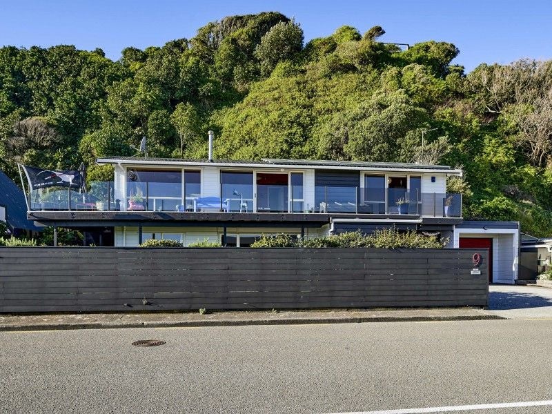 9 Moana Road, Plimmerton, Porirua - Carousel 1