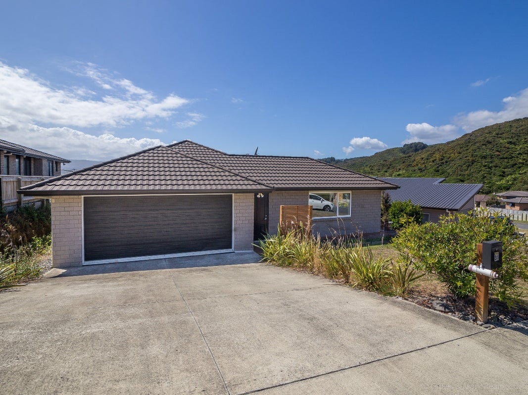 31 King Charles Drive, Kingsley Heights, Upper Hutt - Carousel 1
