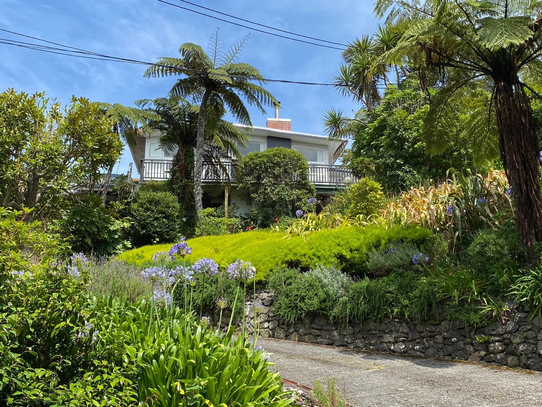 5 Berrymead Way, Karori, Wellington - Carousel 1