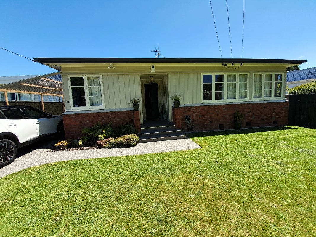 1/7 Athlone Crescent, Boulcott, Lower Hutt - Carousel 1