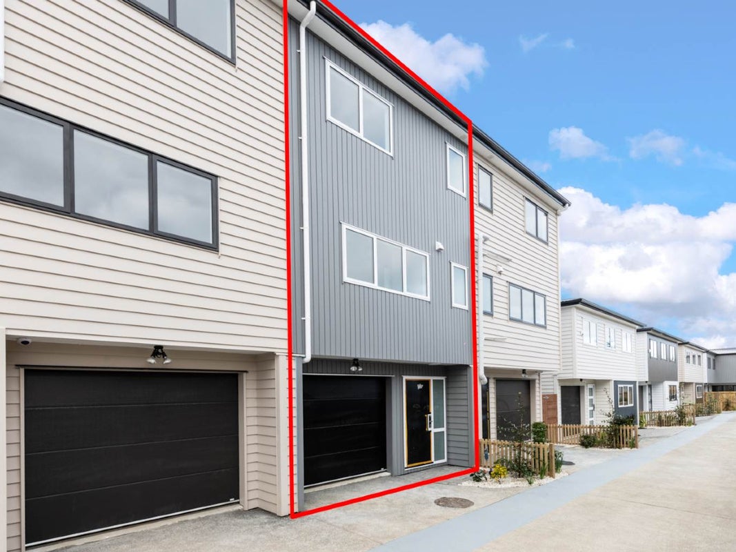 126A Hutchinson Avenue, New Lynn, Auckland - Carousel 1