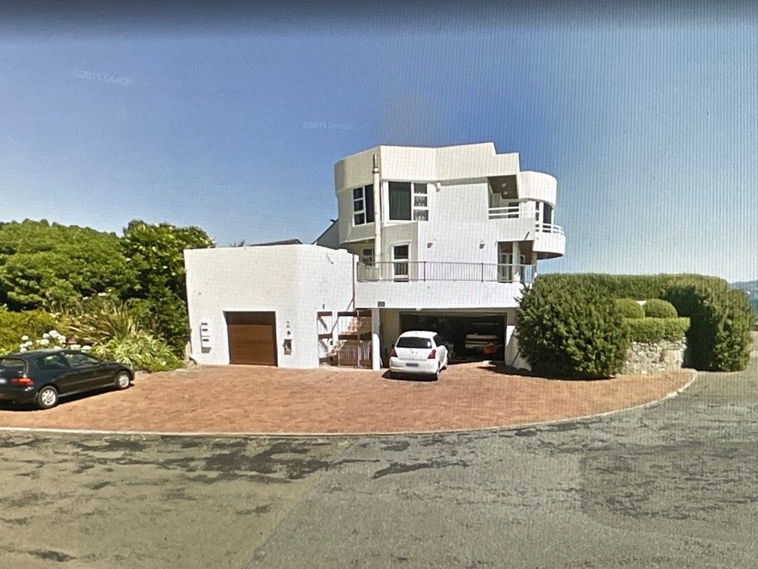 2 Pukatea Street, Eastbourne, Lower Hutt - Carousel 1