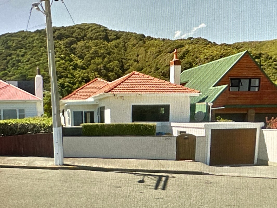 255 Marine Parade, Eastbourne, Lower Hutt - Carousel 1
