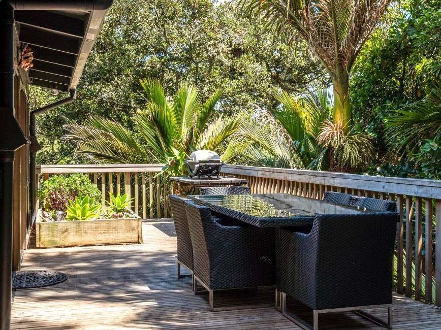 25 Hobson Terrace, Onetangi, Waiheke Island - Carousel 1