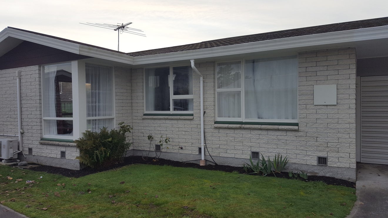 2/124 Lake Terrace Road, Burwood, Christchurch - Carousel 1