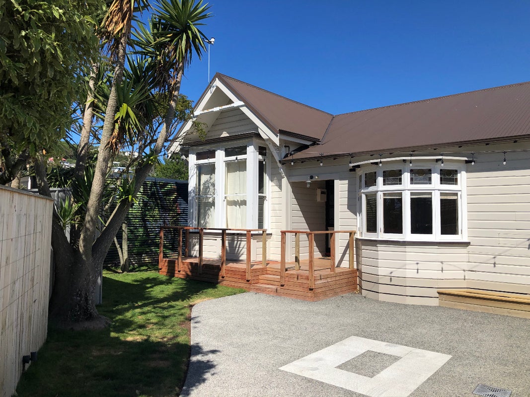 122A Derwent Street, Island Bay, Wellington - Carousel 1