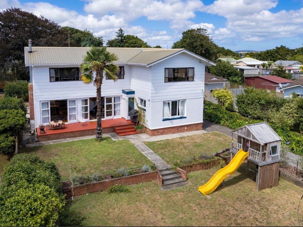 11 Howden Street, Waiuku, Waiuku - Carousel 1