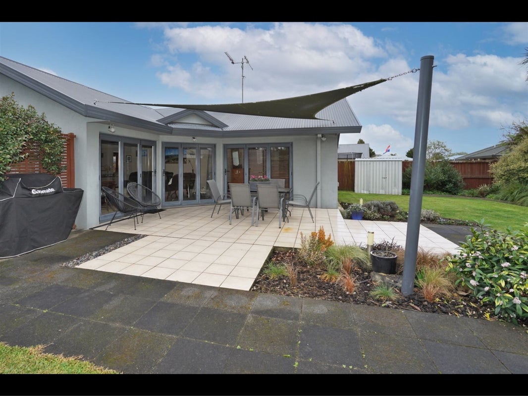 9 Aria Court, Fairview Downs, Hamilton - Carousel 1