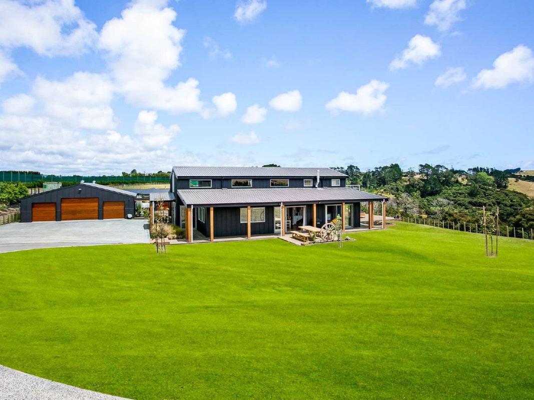32 Young Garden Lane, Waimauku, Auckland - Carousel 1