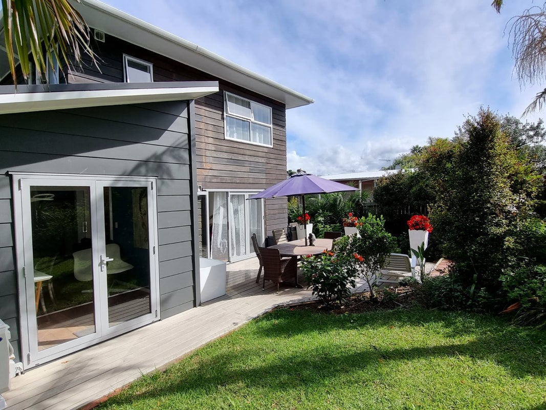 87 Rosario Crescent, Red Beach, Whangaparaoa - Carousel 1