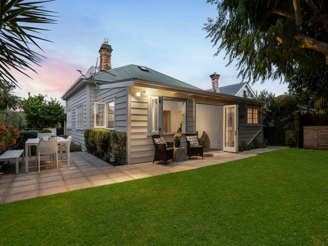 11 Vauxhall Road, Devonport, Auckland - Carousel 1