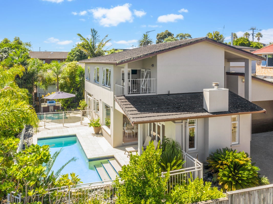 24A Montgomery Avenue, Rothesay Bay, Auckland - Carousel 1