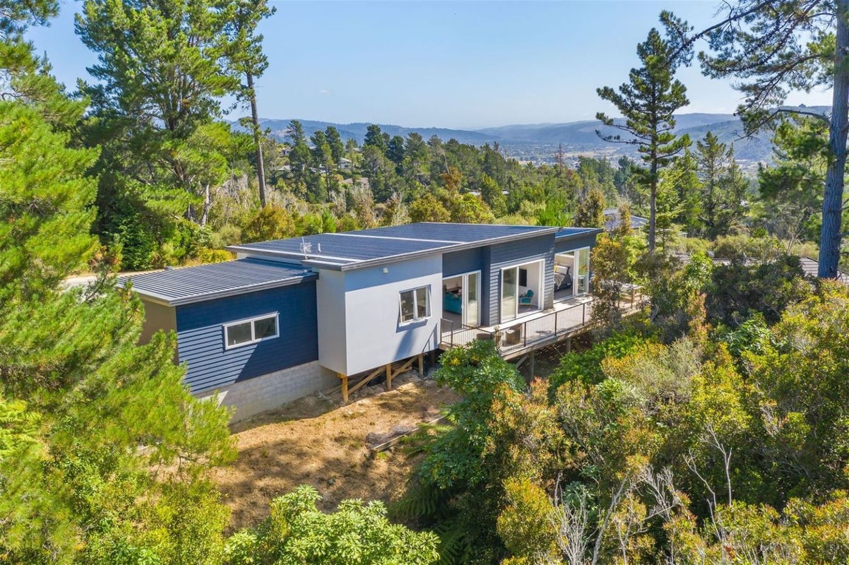52 Mount Marua Way, Timberlea, Upper Hutt - Carousel 1