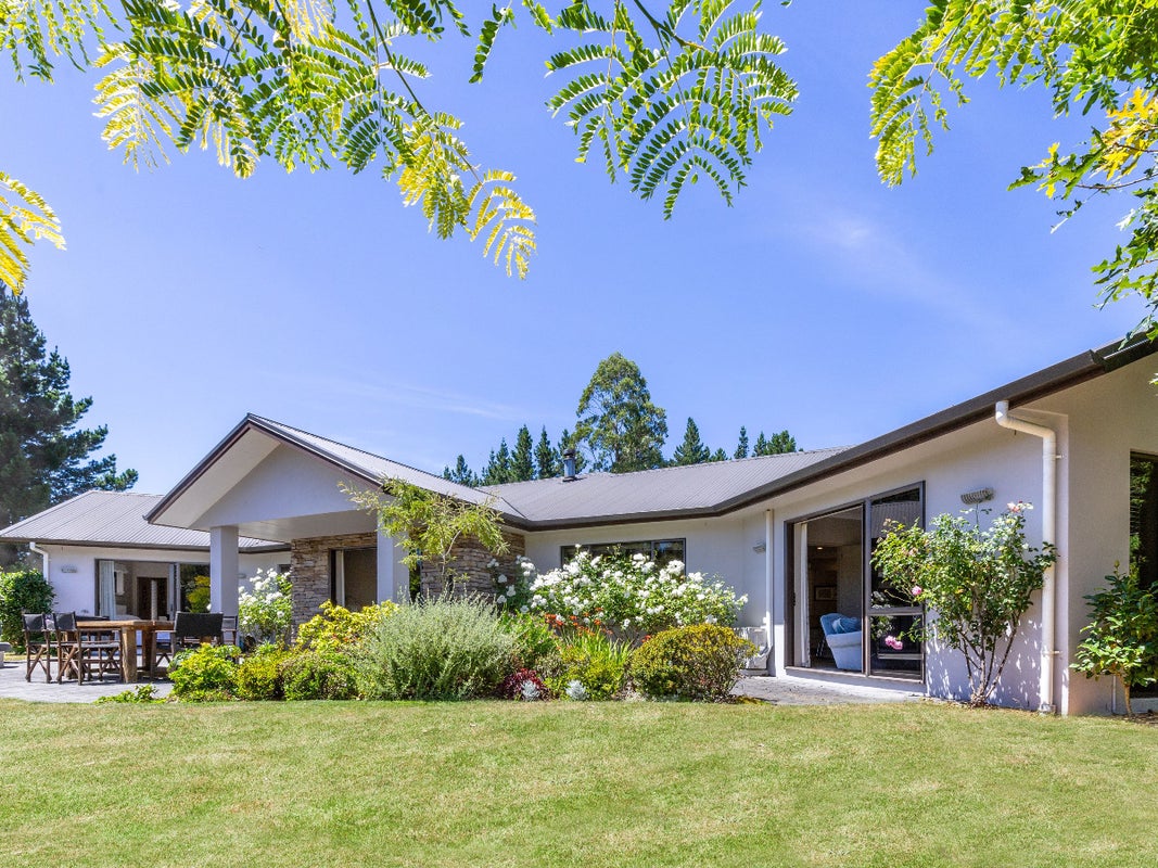 22 Maple Grove, Acacia Bay, Taupo - Carousel 1