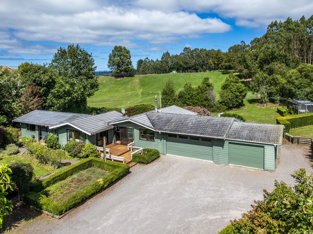 833 State Highway 1, Wairakei, Taupo - Carousel 1