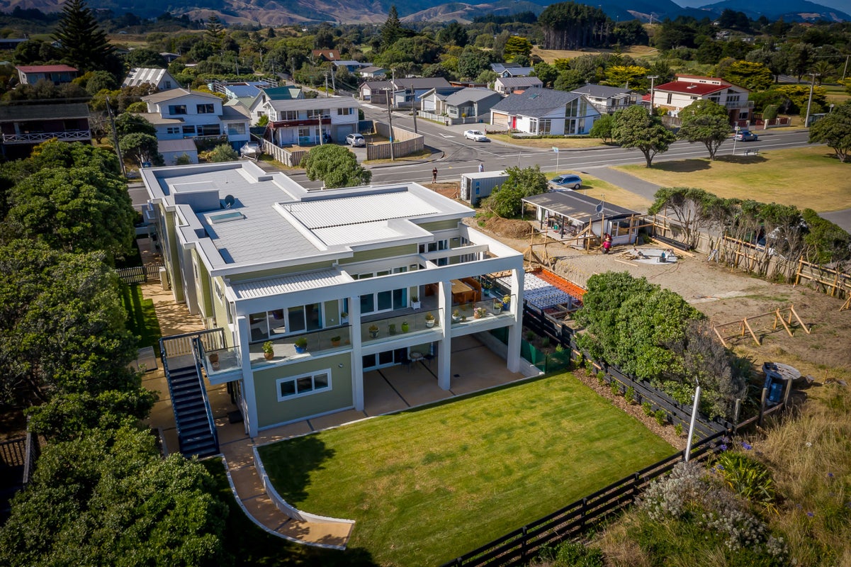 23 Field Way, Waikanae Beach, Waikanae - Carousel 1