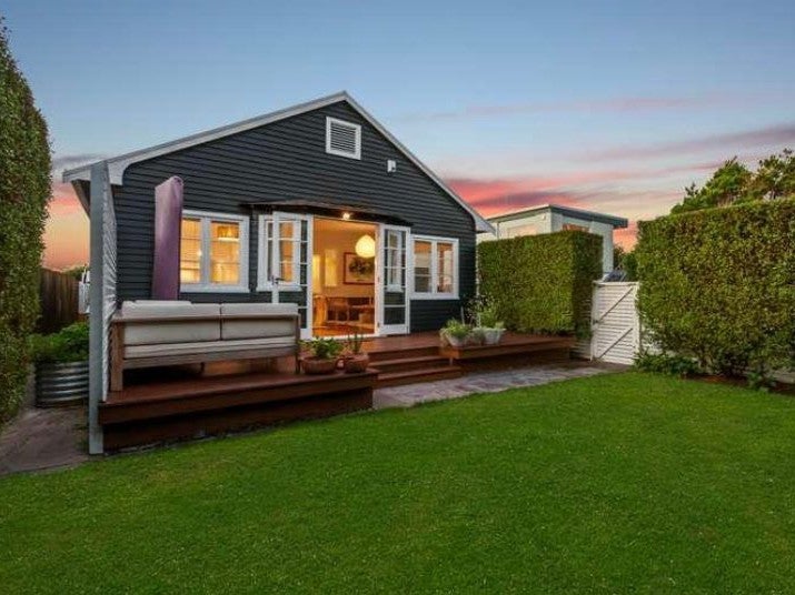 269A Meola Road, Point Chevalier, Auckland - Carousel 1
