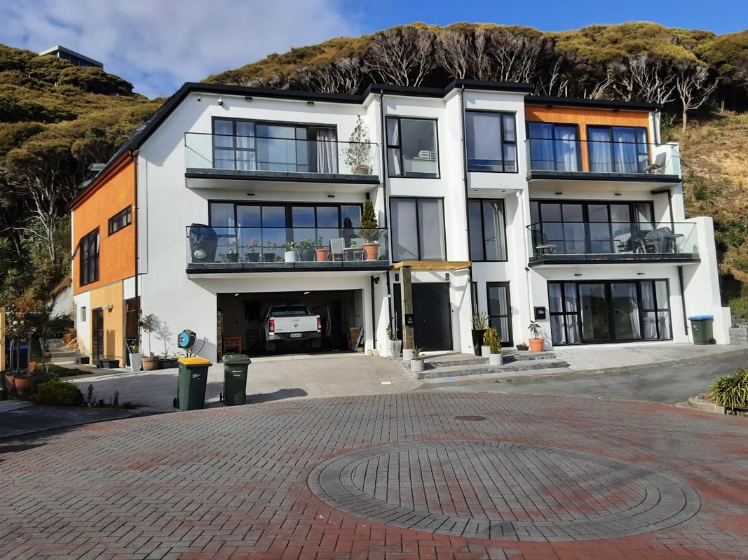 34 Paremata Drive, Paremata, Porirua - Carousel 1