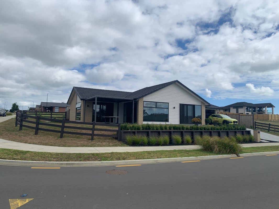 46 Tahuna Minhinnick DR, Glenbrook, Glenbrook - Carousel 1