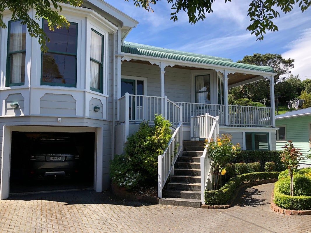 12 Waipapa Road, Hataitai, Wellington - Carousel 1