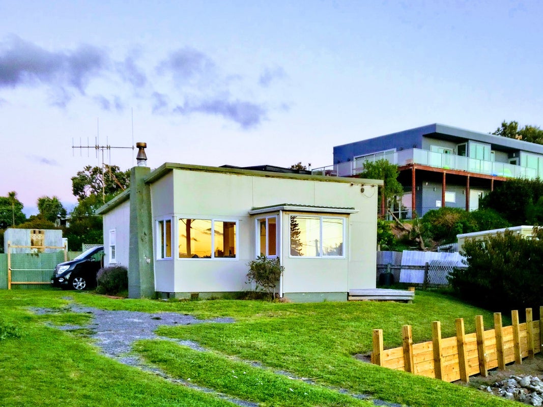 28 Ngaio Street, Otaki Beach, Otaki - Carousel 1