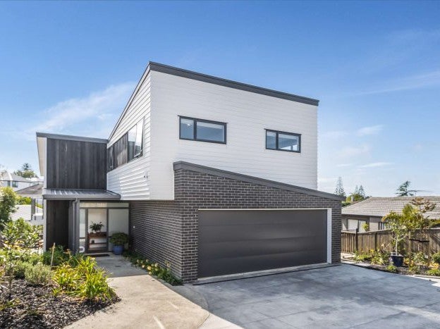 20E Taniwha Street, Wai O Taiki Bay, Auckland - Carousel 1