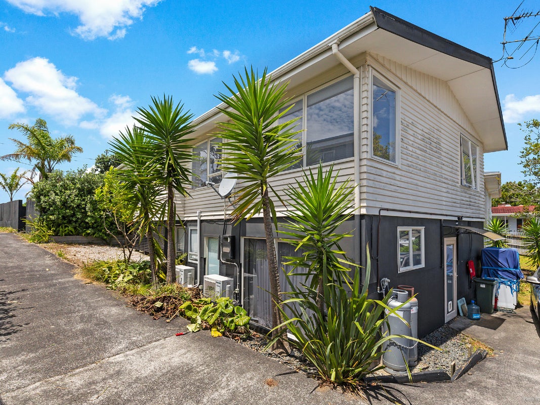 2/328 East Coast Road, Sunnynook, Auckland - Carousel 1